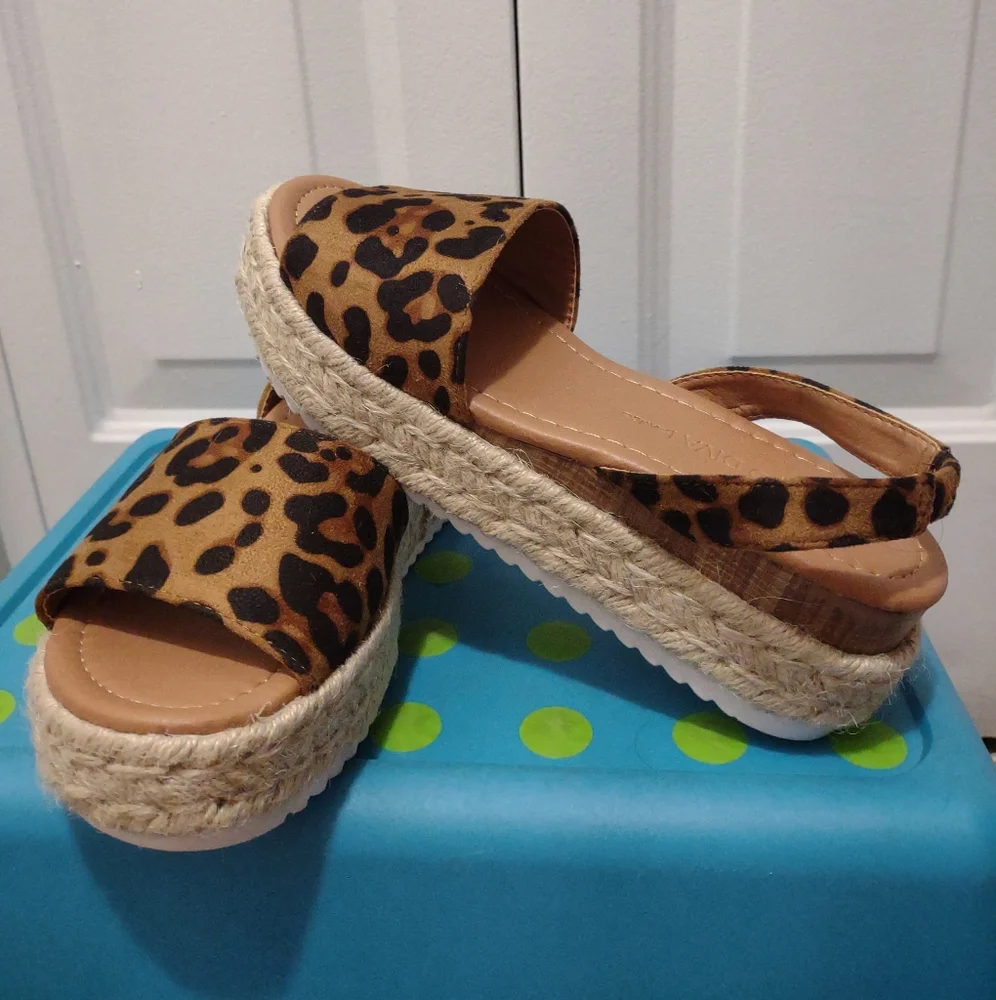 Leopard Print Espadrille Peep Toe Platform Sandals New Size 6